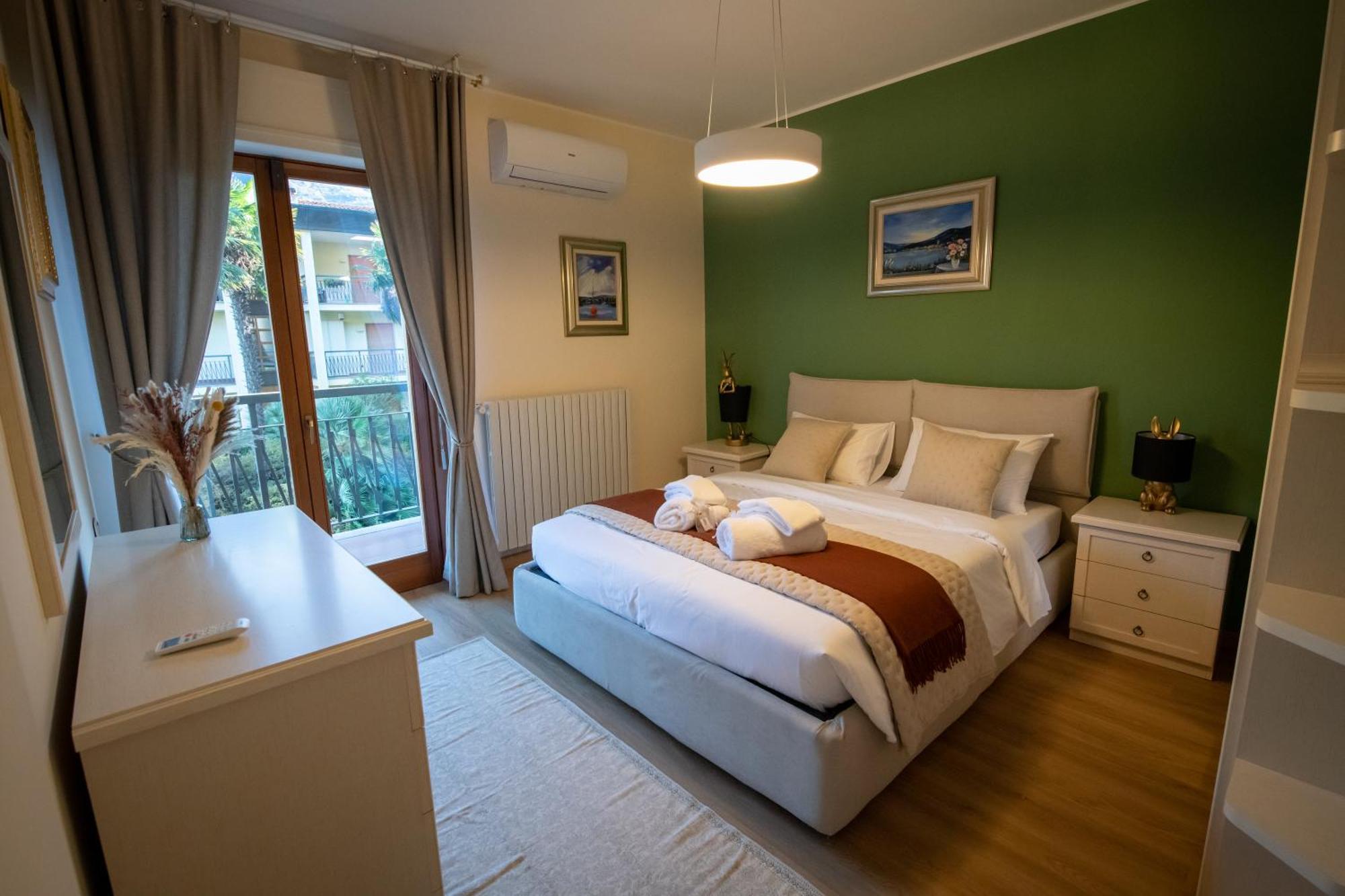 Residenza Lago Sereno Porto Ceresio Exterior foto